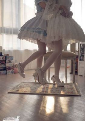 美女被狂捏胸亲嘴视频_720超清免费观看